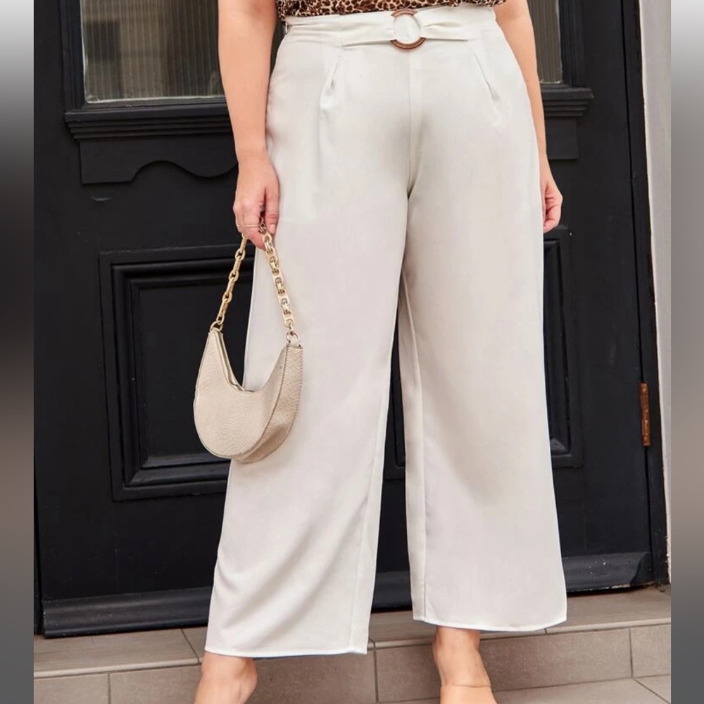 SHEIN PLUS SIZE solid White Buckled Wide Leg Pants